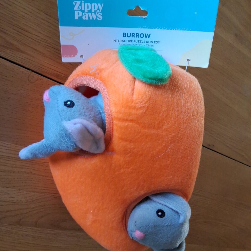 NWT Zippy Paws Interactive Carrot and Bunny Interactive Burrow Dog Toy